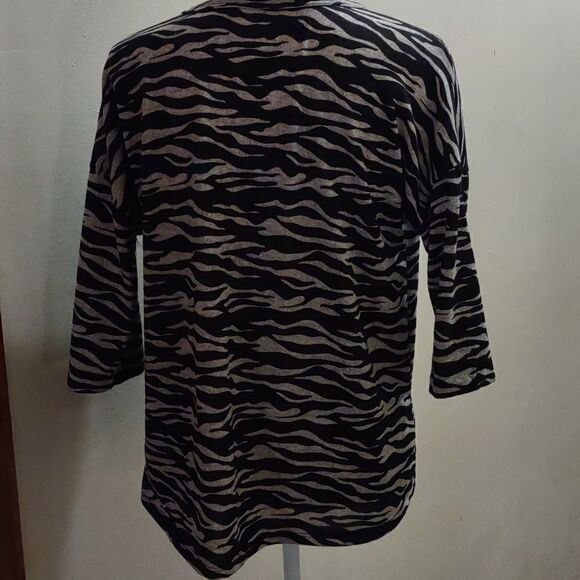Stitch Wurks Women's Size S Top‎ Black Gray Zebra print 3/4 sleeve machine wash - Picture 3 of 4